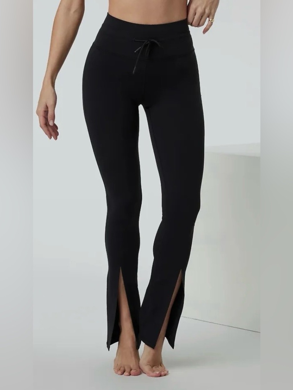 Vuori NWT Daily Slit Flare High-Waist Black Yoga Pants Leggings Size M